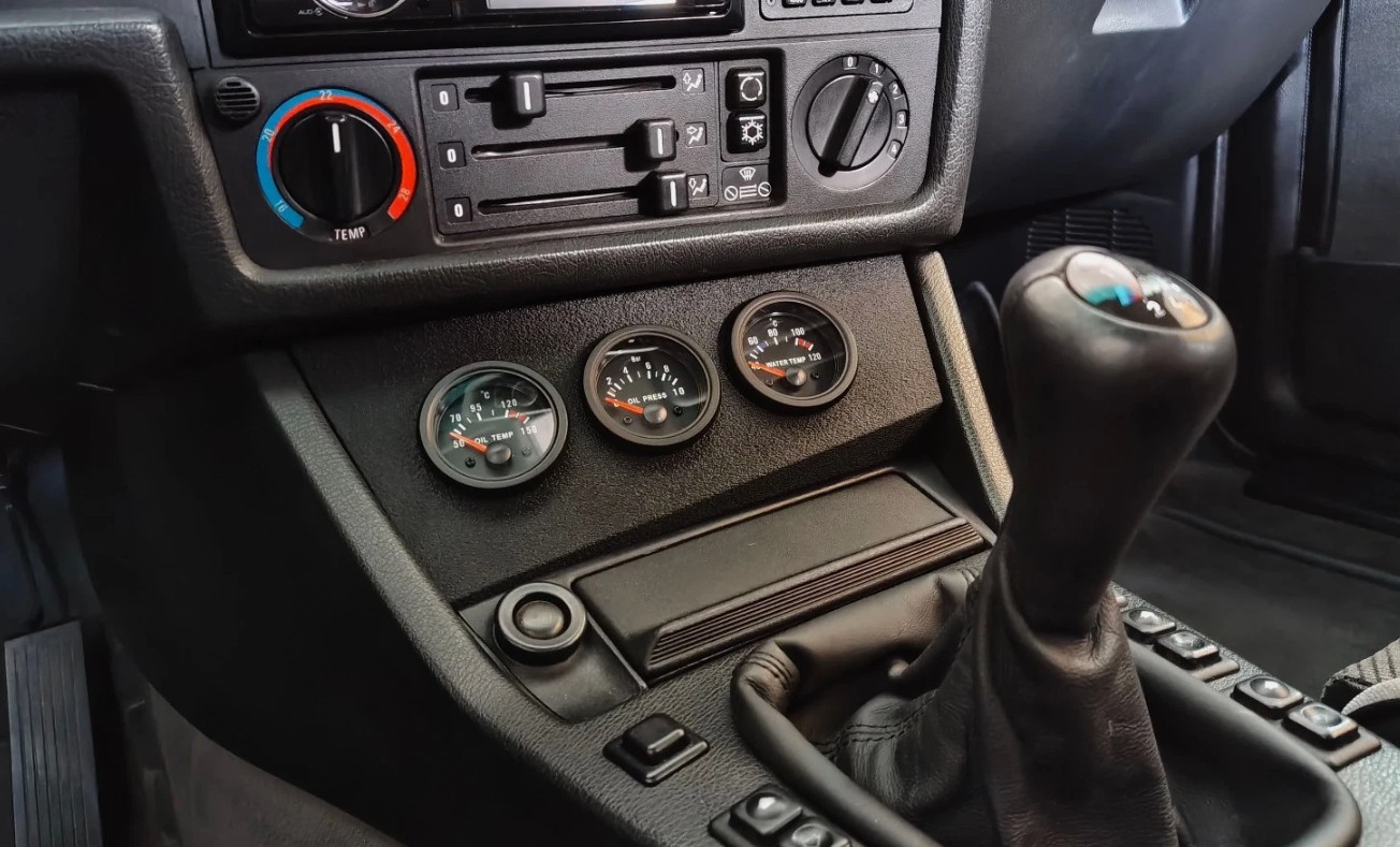 BMW E30 52mm gauge holder VDO center console mount