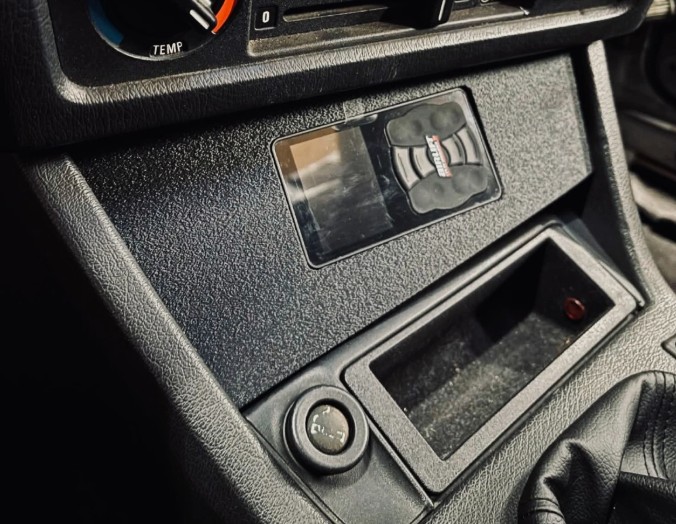 BMW E30 Air Lift Performance 3H 3P controller mount center console